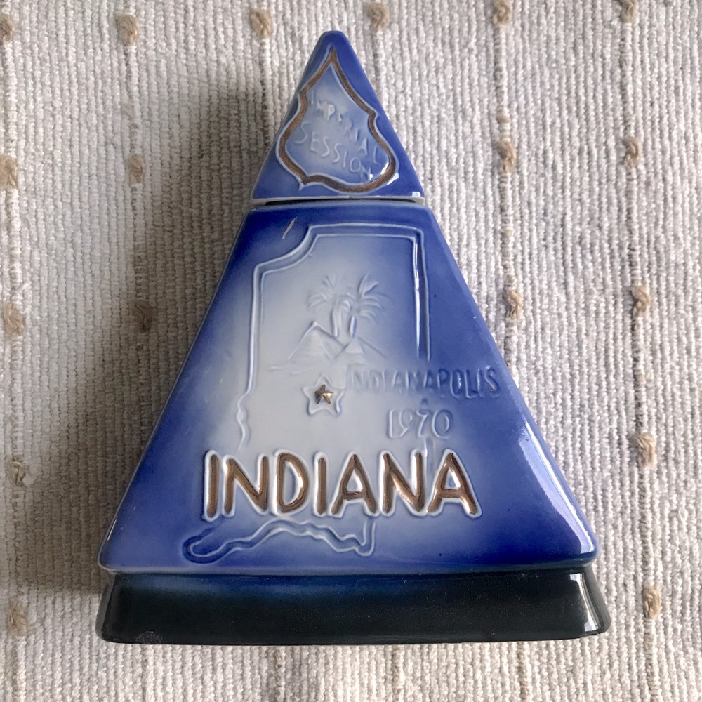 Vintage Pyramid Decanter - Picture 2 of 3